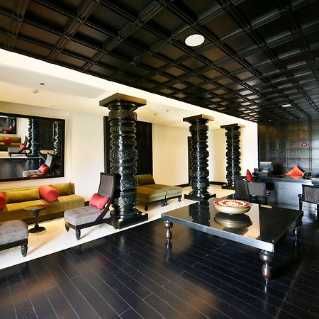 Crowne Plaza Kochi By Ihg Otel Dış mekan fotoğraf The lobby of the Taj Bengal