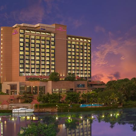 Crowne Plaza Kochi By Ihg Otel Dış mekan fotoğraf Hilton Garden Inn, Mysore