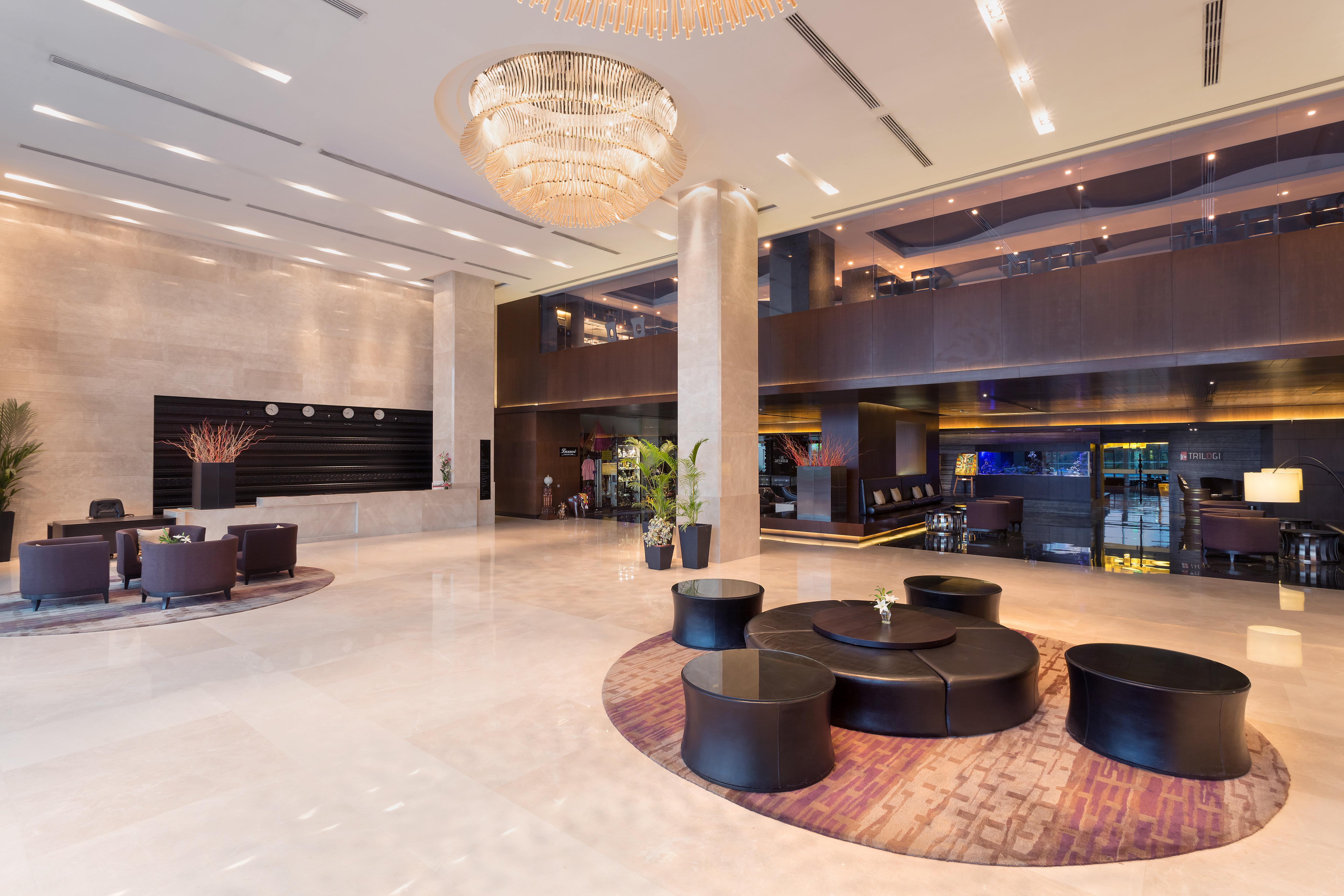 Crowne Plaza Kochi By Ihg Otel Dış mekan fotoğraf Lobby