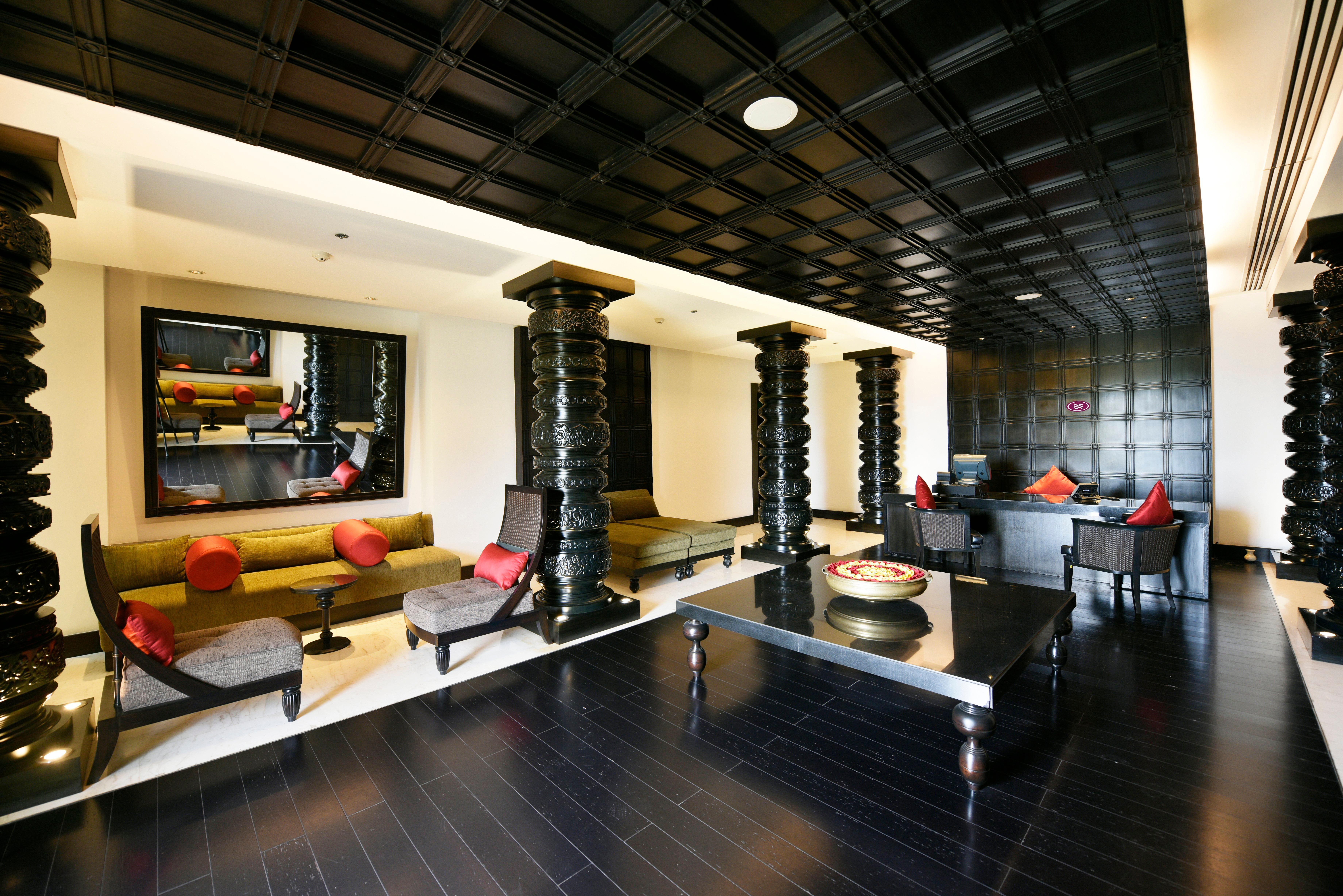 Crowne Plaza Kochi By Ihg Otel Dış mekan fotoğraf The lobby of the Taj Bengal