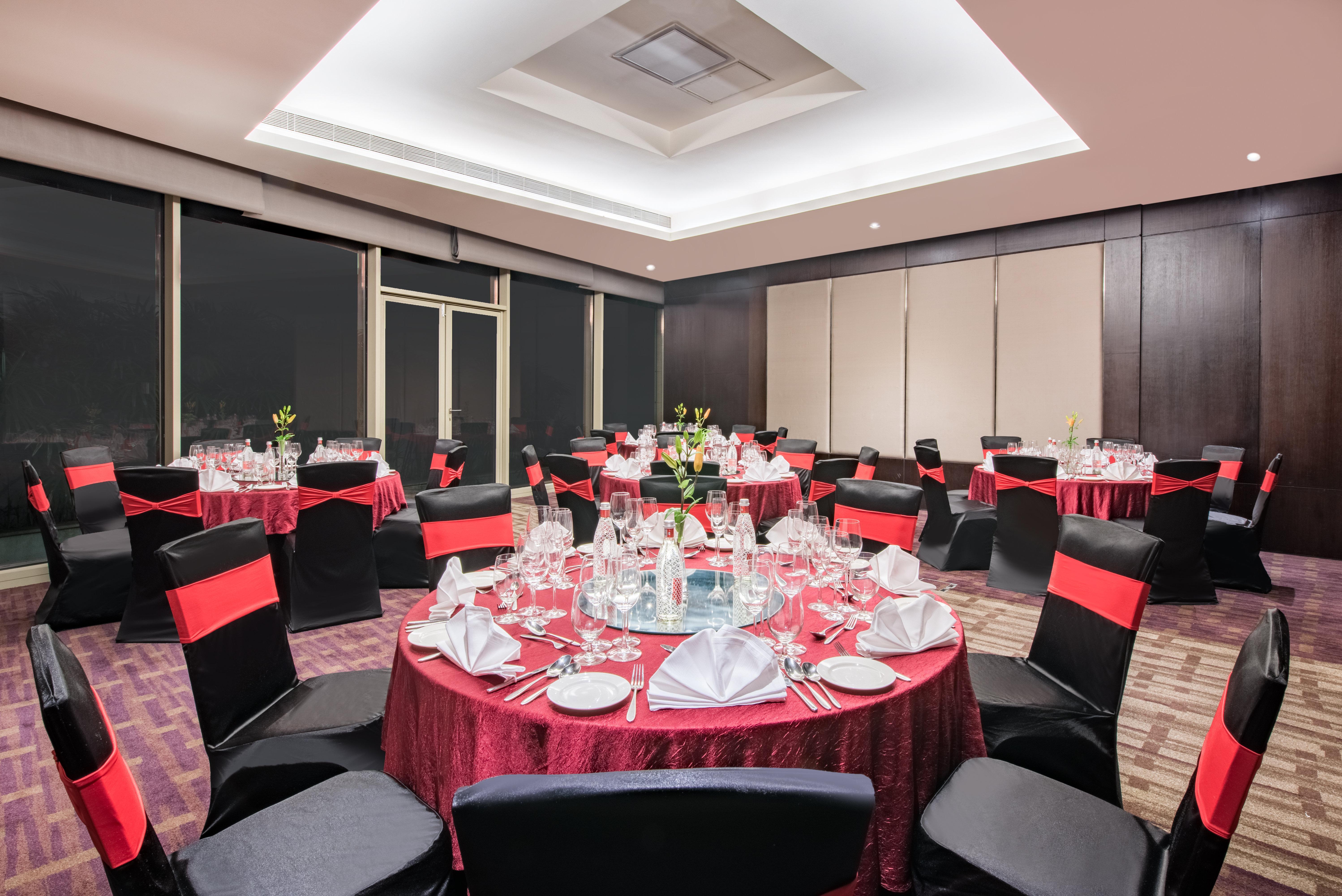 Crowne Plaza Kochi By Ihg Otel Dış mekan fotoğraf The ballroom