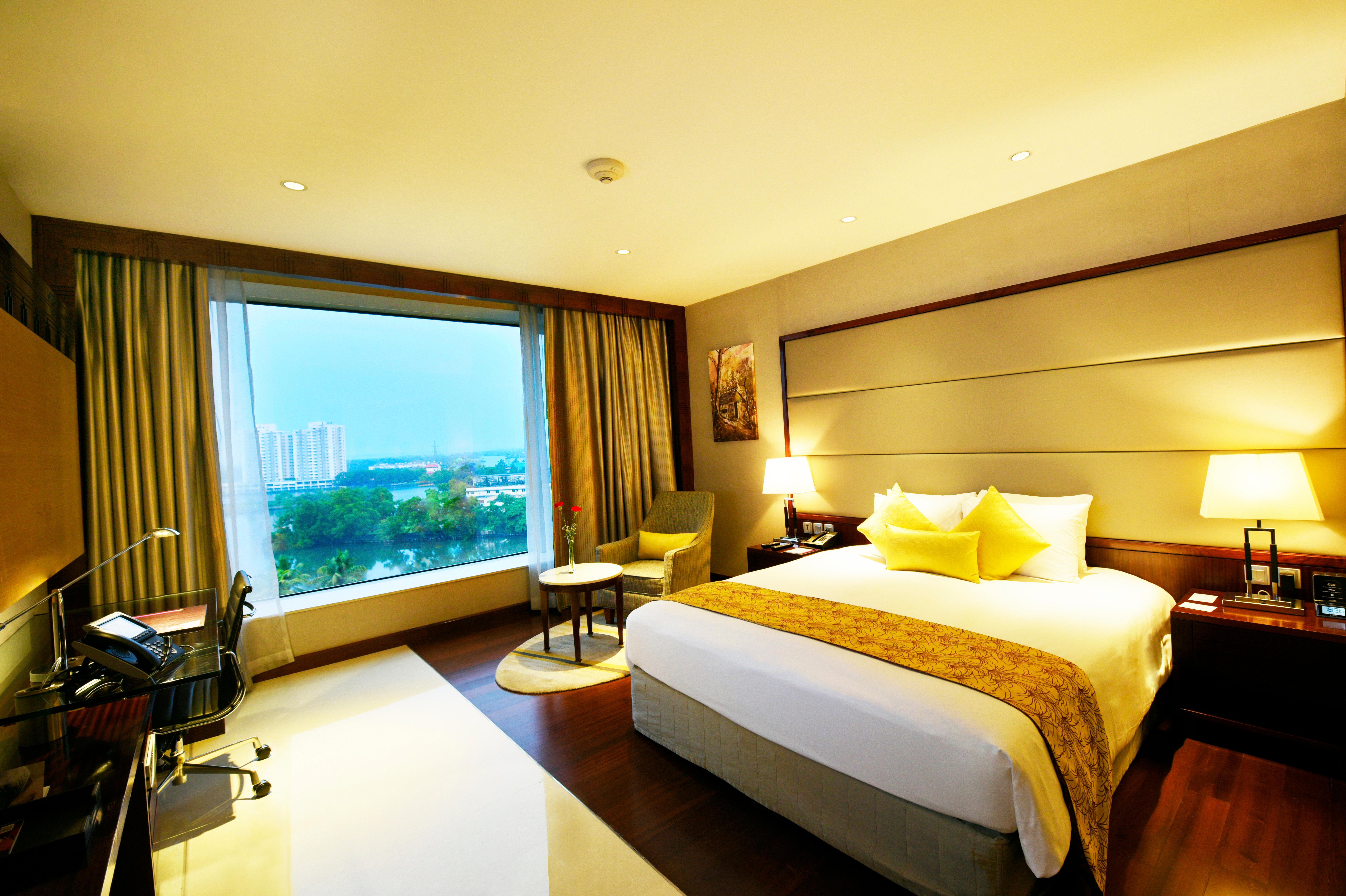 Crowne Plaza Kochi By Ihg Otel Dış mekan fotoğraf A room at the hotel