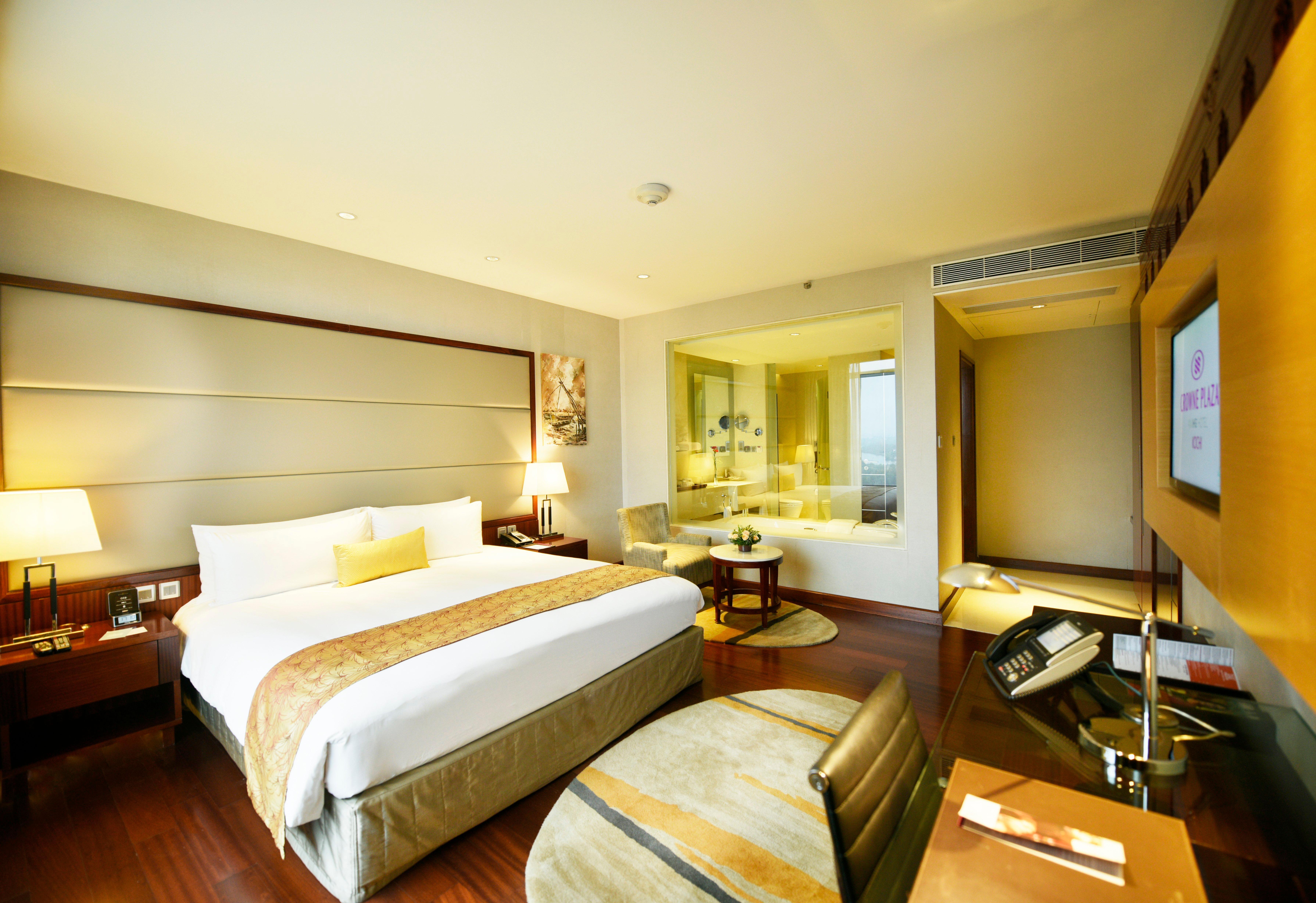 Crowne Plaza Kochi By Ihg Otel Dış mekan fotoğraf A room at the Taj Bengal