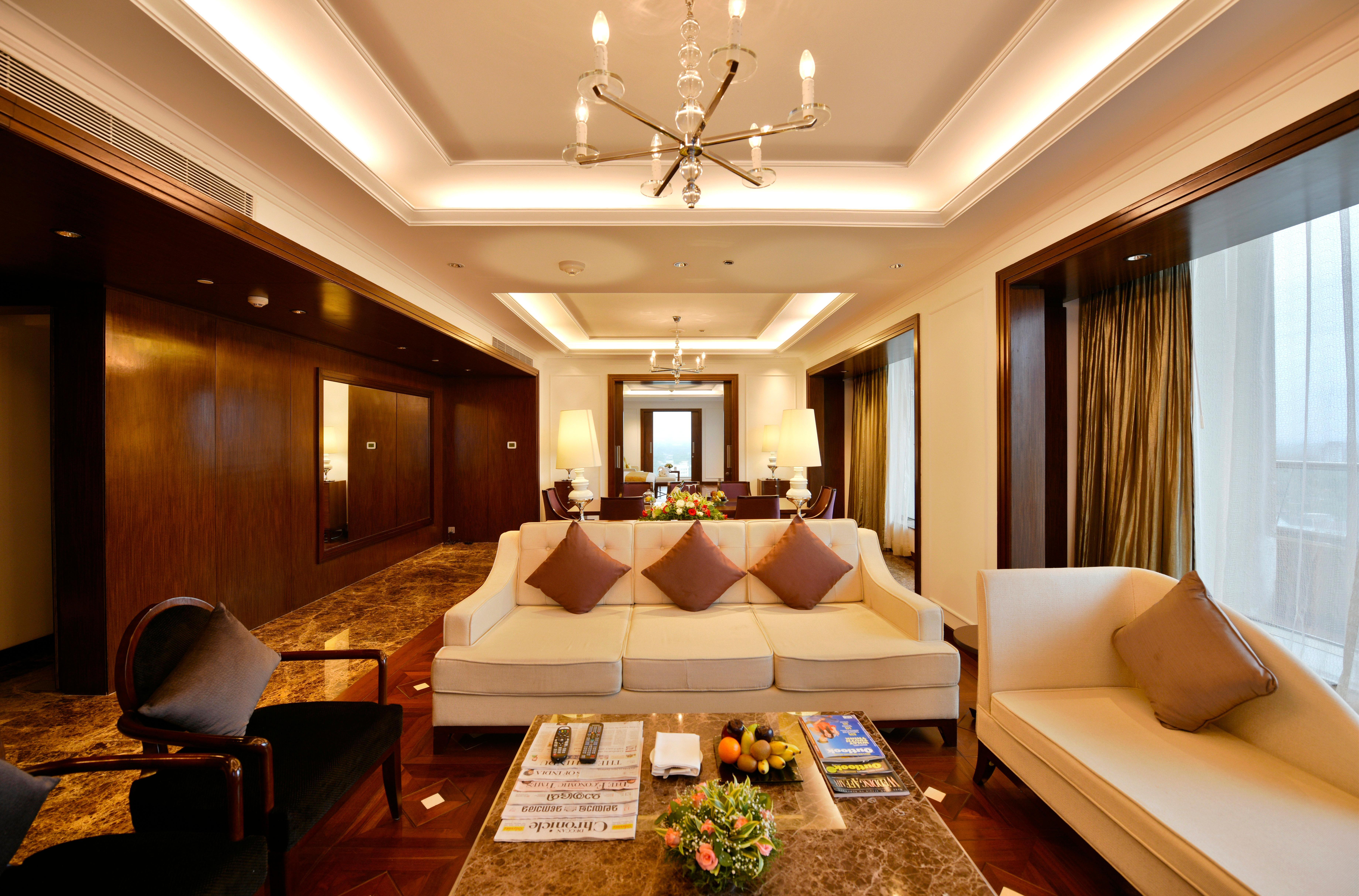 Crowne Plaza Kochi By Ihg Otel Dış mekan fotoğraf A suite at the hotel