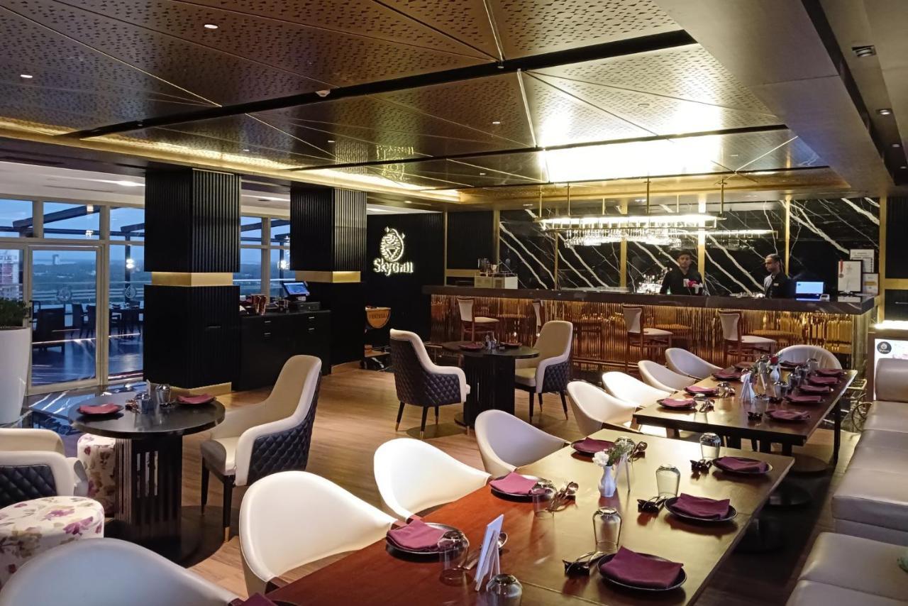 Crowne Plaza Kochi By Ihg Otel Dış mekan fotoğraf The interior of the lounge
