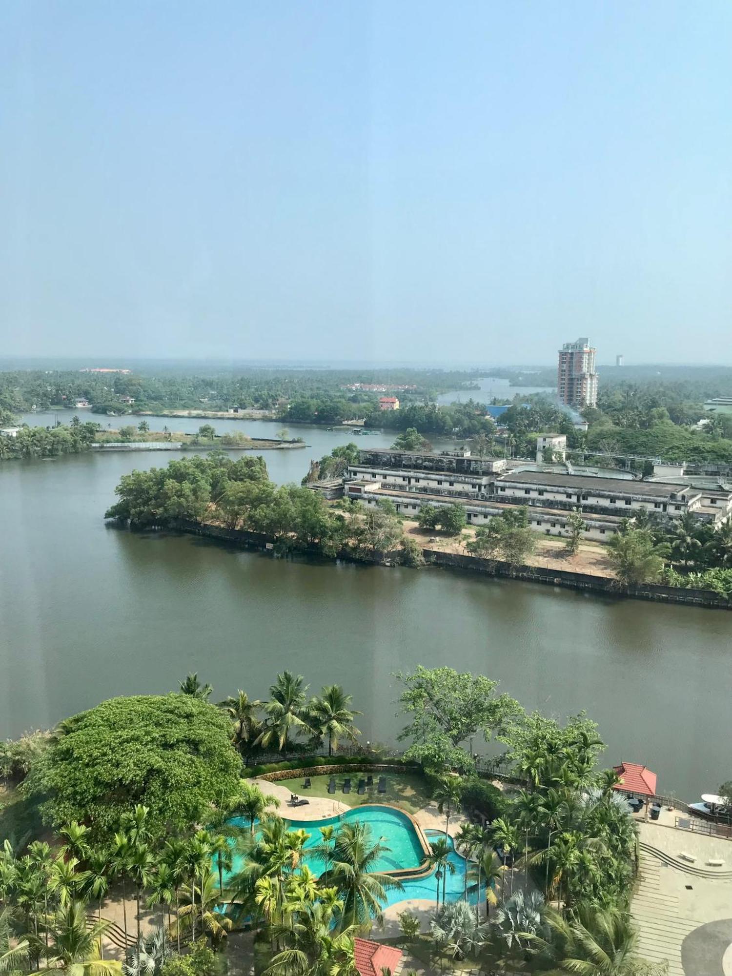 Crowne Plaza Kochi By Ihg Otel Dış mekan fotoğraf Anjarakandi River