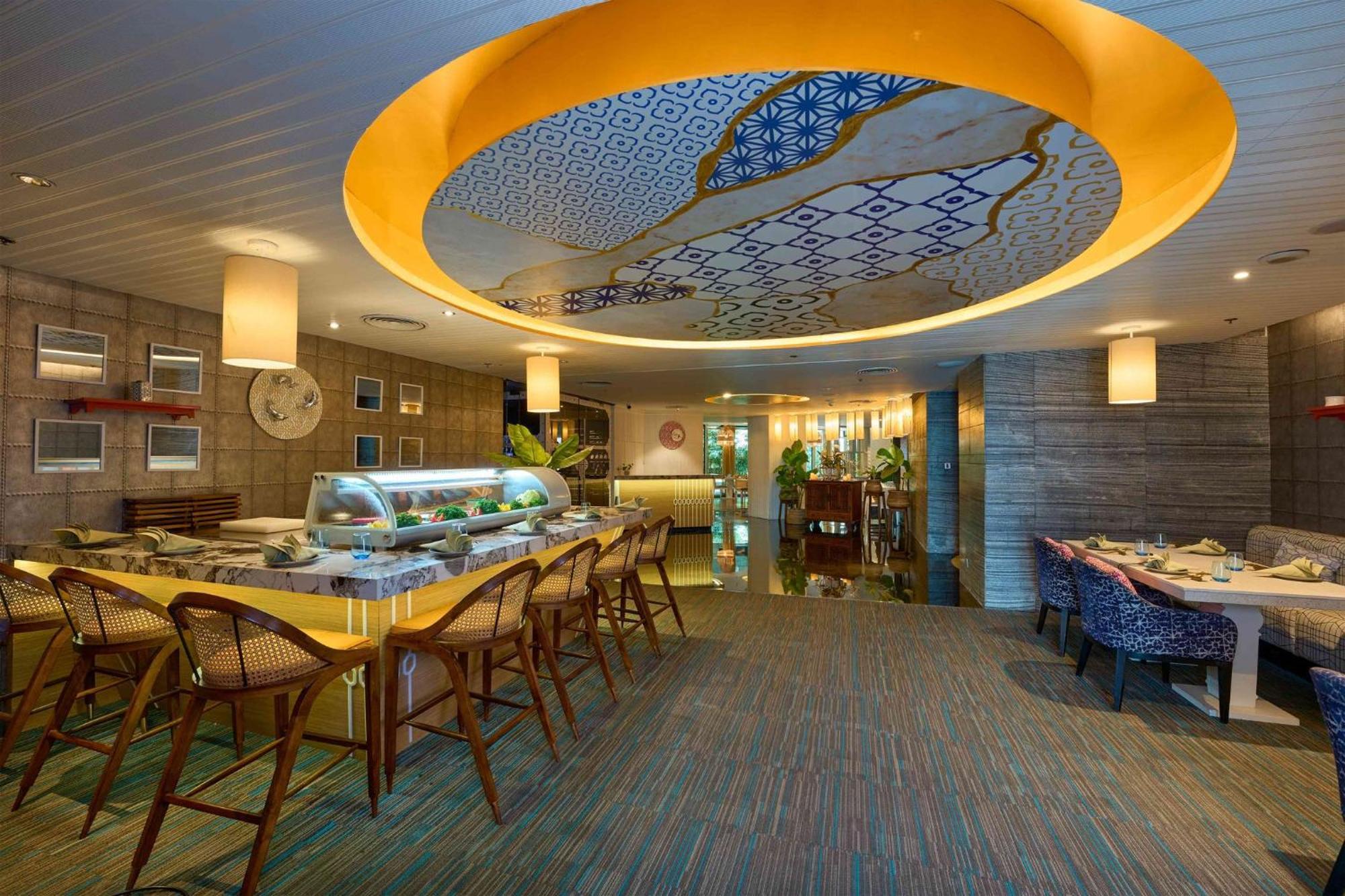 Crowne Plaza Kochi By Ihg Otel Dış mekan fotoğraf The restaurant