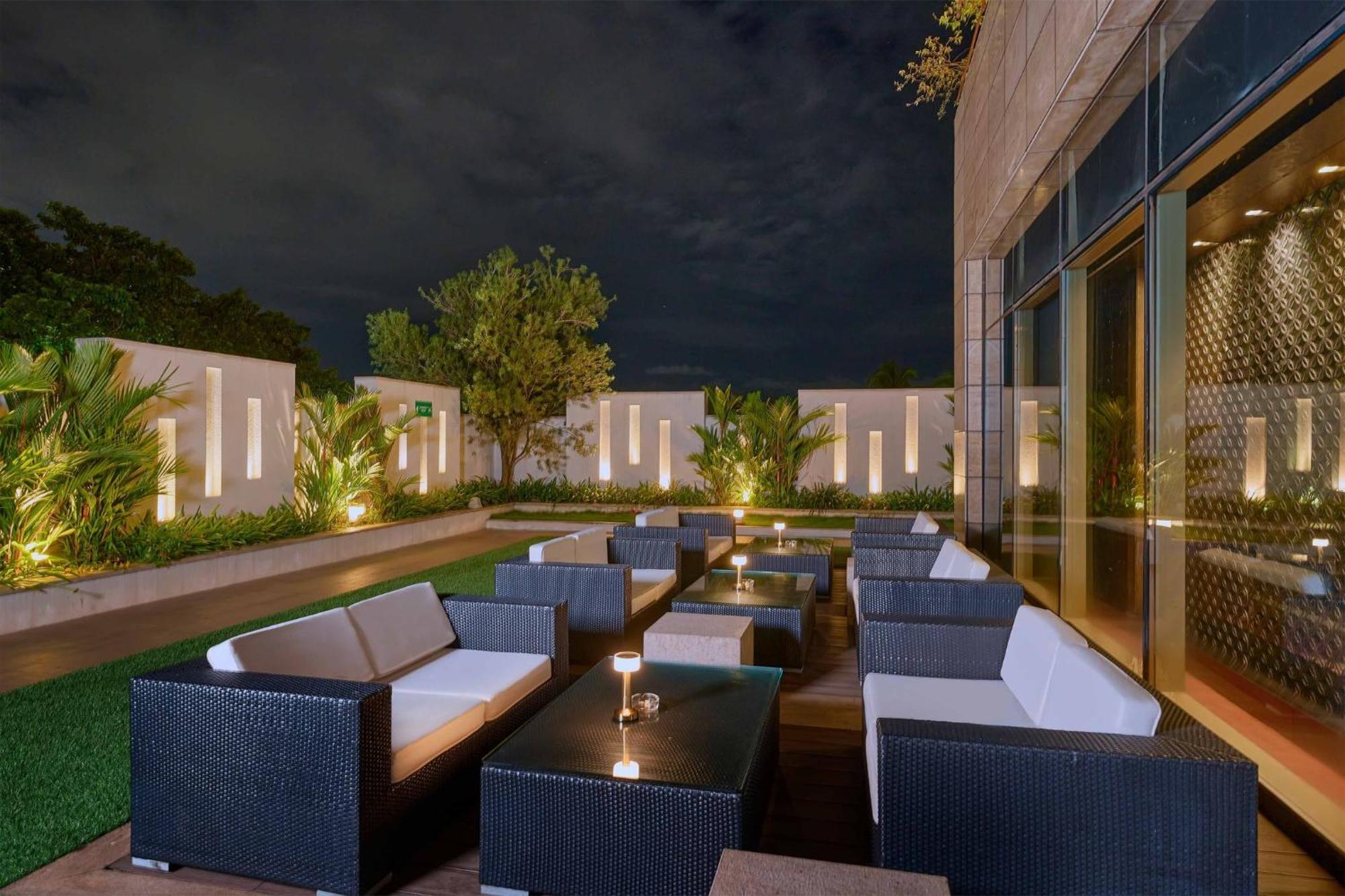 Crowne Plaza Kochi By Ihg Otel Dış mekan fotoğraf The Park, Hyderabad